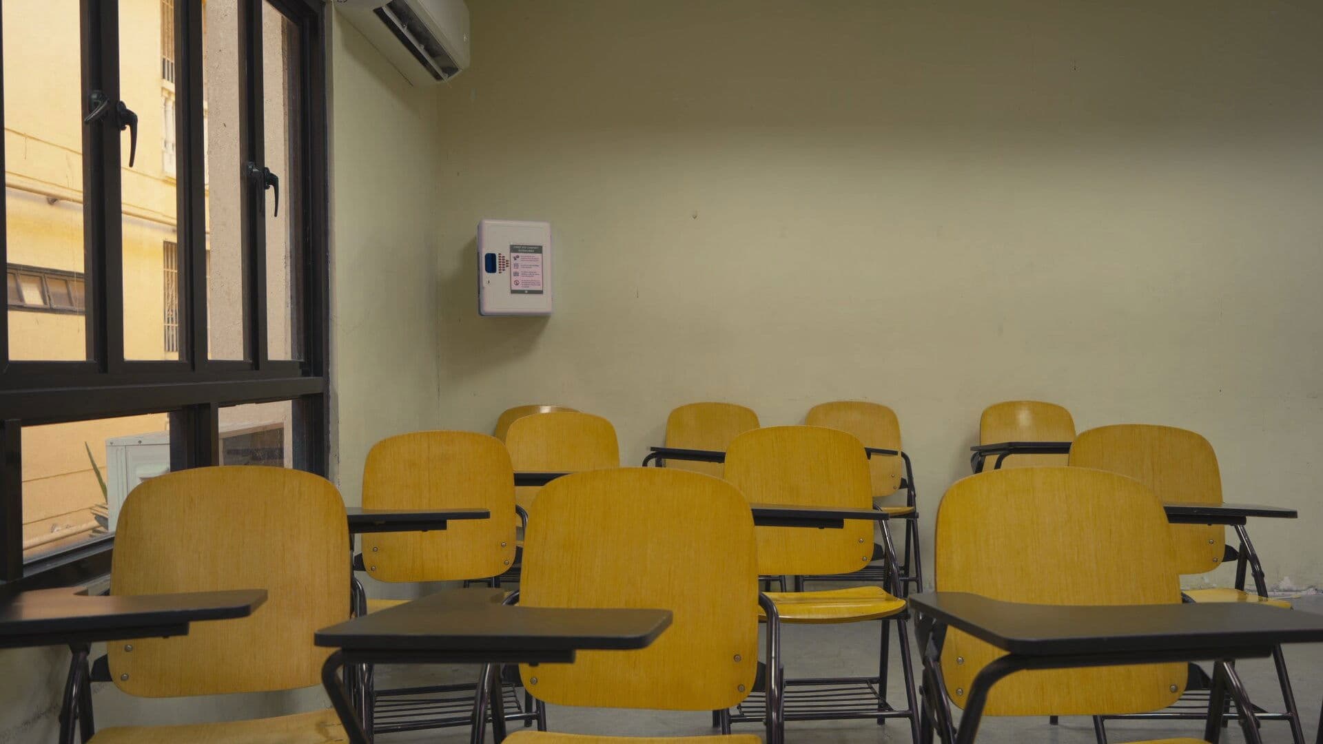 Bakit Wala Ka Kahapon? backdrop