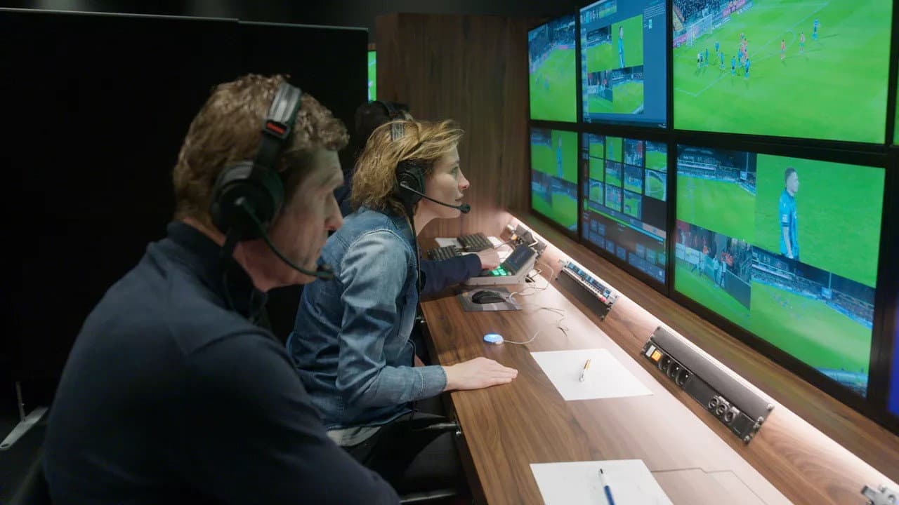 VAR: hoe moeilijk kan het zijn? backdrop